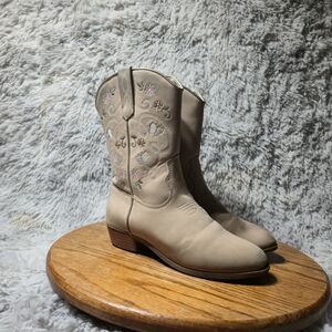 Sugar Adele Girls Youth Size 3M Embroidered Flower Western Pointed Toe Boots